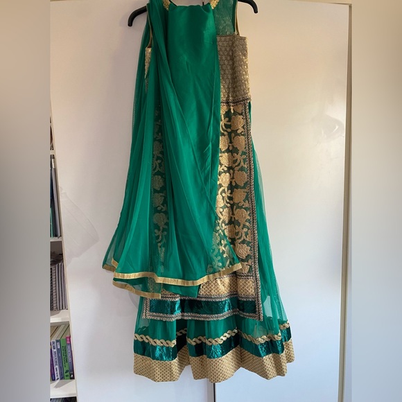 Womens indian outfit anarkali suit/dress size 8/10. Green and gold. - Picture 4 of 7